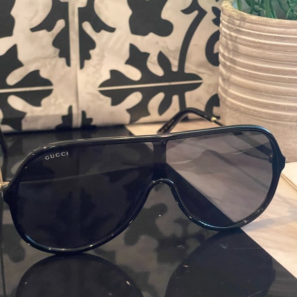 NIC Authentic Gucci Sherryline Sunglasses GG0199S 001 99x0 145 - Picture 7 of 8